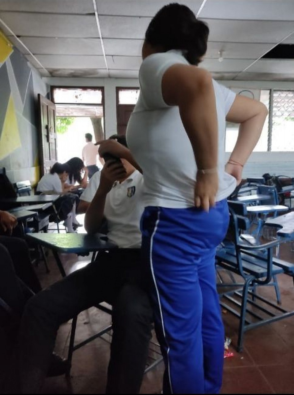 Ala puta está gorda desculada que jode